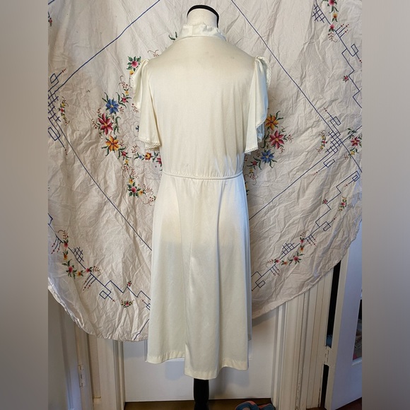 SOLD!! VINTAGE 60s 70s SATIN WHITE BUTTON UP BABYDOLL DRESS - Picture 5 of 8